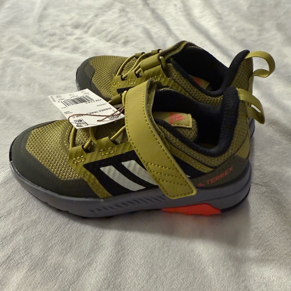 Adidas Terrex Trailmaker Kids Hiking Shoe - NWT - size 11